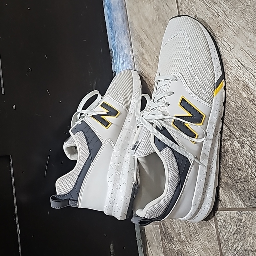 New Balance 009 Shoes